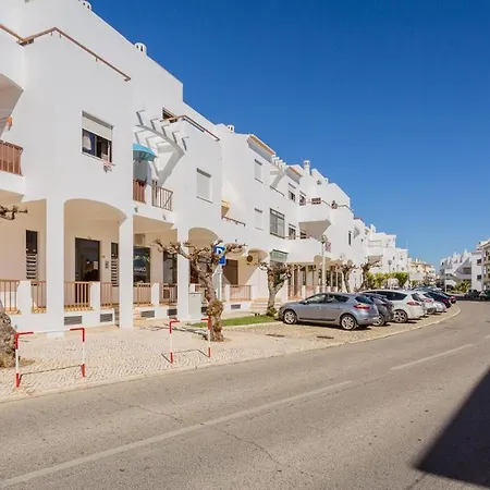 Apartment Sun-kissed Oasis W/ Pool By Lovelystay Albufeira