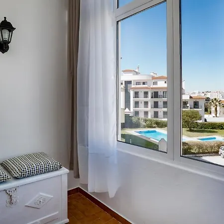Apartment Sun-kissed Oasis W/ Pool By Lovelystay